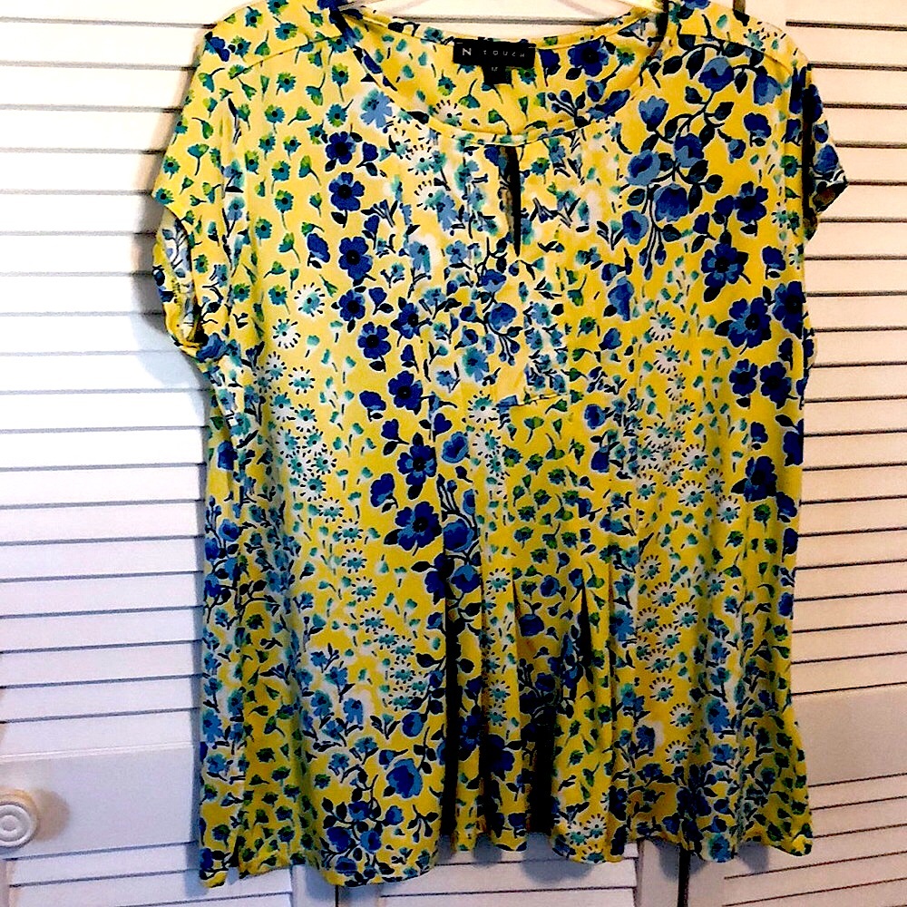 Women’s N Touch summer top size Medium
